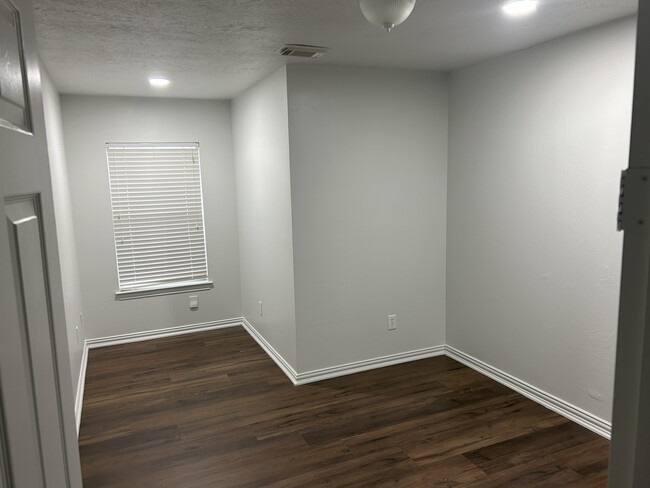 Building Photo - 3110 Keithwood Dr