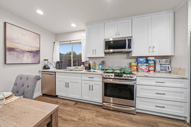 Building Photo - 13075 Old West Ave