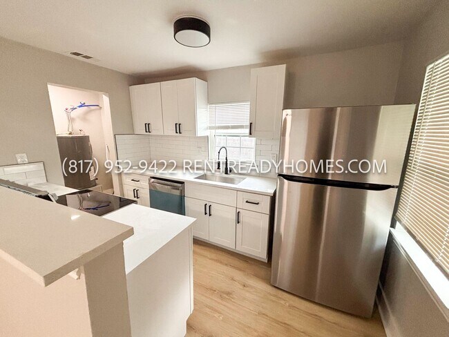 Building Photo - 404 Oak St