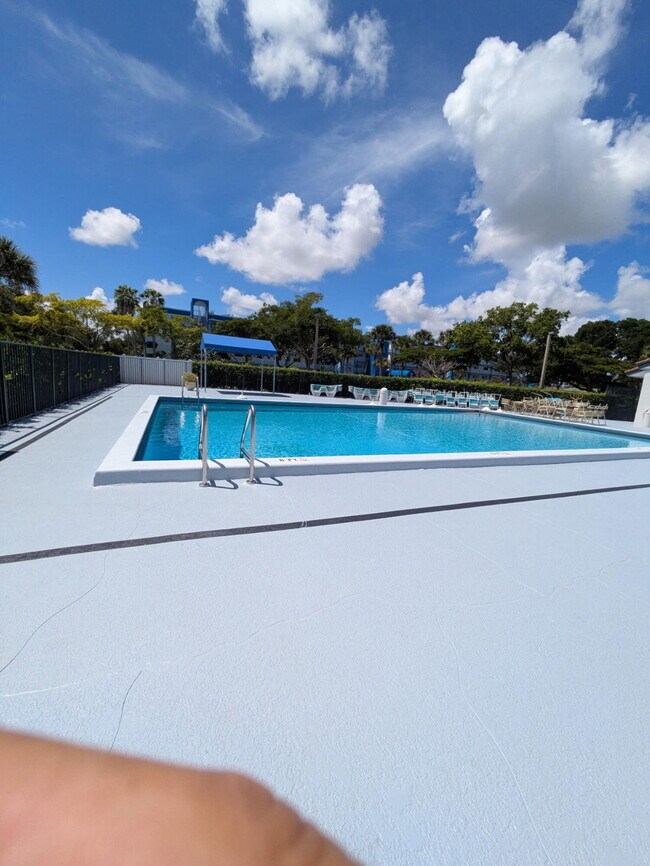 Building Photo - 4725 Lucerne Lakes Blvd E