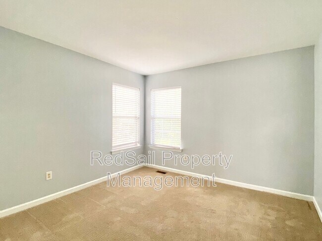 Building Photo - 926 Woodcreek Dr