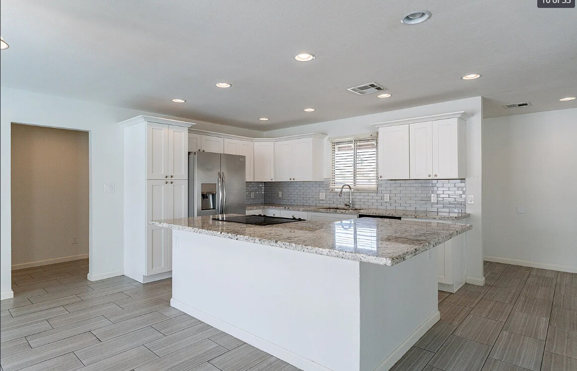 Building Photo - 1262 E Hermosa Dr