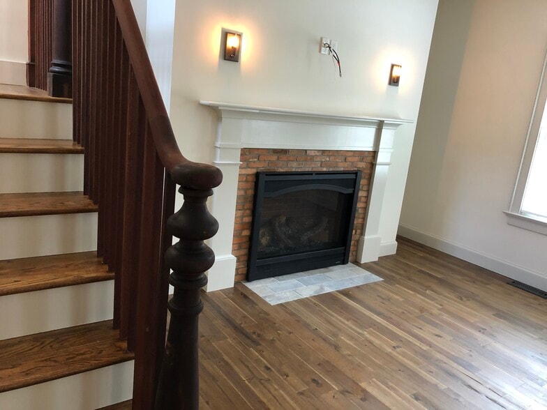 Gas fireplace, original banister - 252 Water St