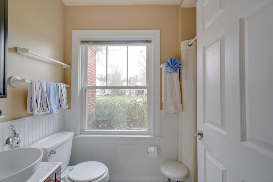 Building Photo - 1001 Grandview Dr