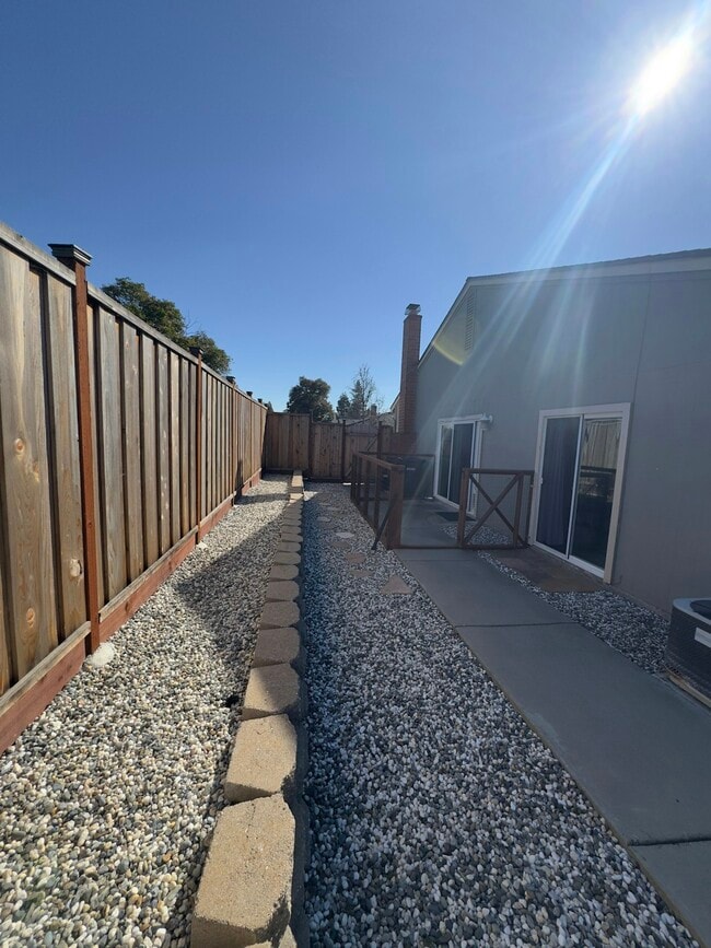 Building Photo - 1878 Autumn Oak Dr