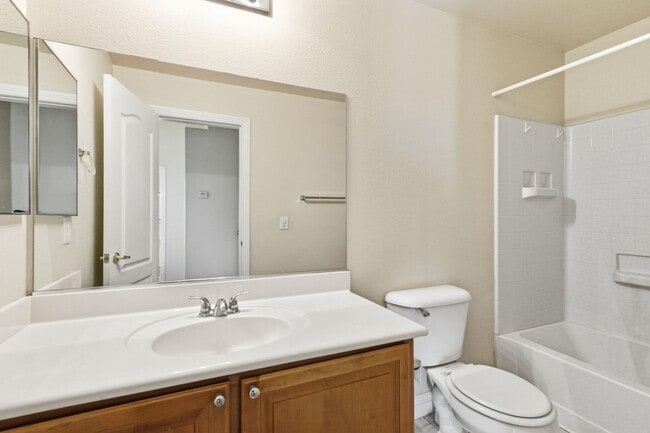 Building Photo - GORGEOUS TWO STORY TOWNHOME IN LAS VEGAS