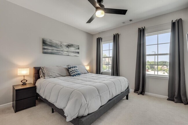 Building Photo - Bright, Modern, Spacious 4bd/3ba Home in Prime Scottdale Location