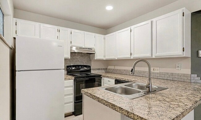 Building Photo - 3565 Windmill Dr