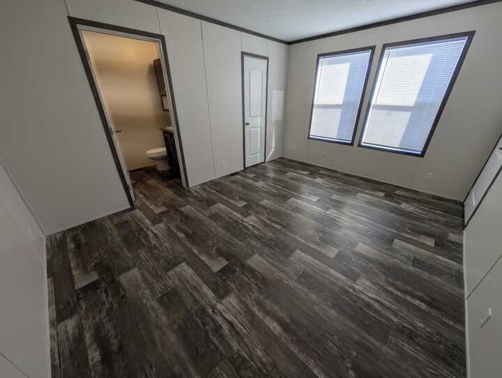 Building Photo - 16151 Notre Dame St