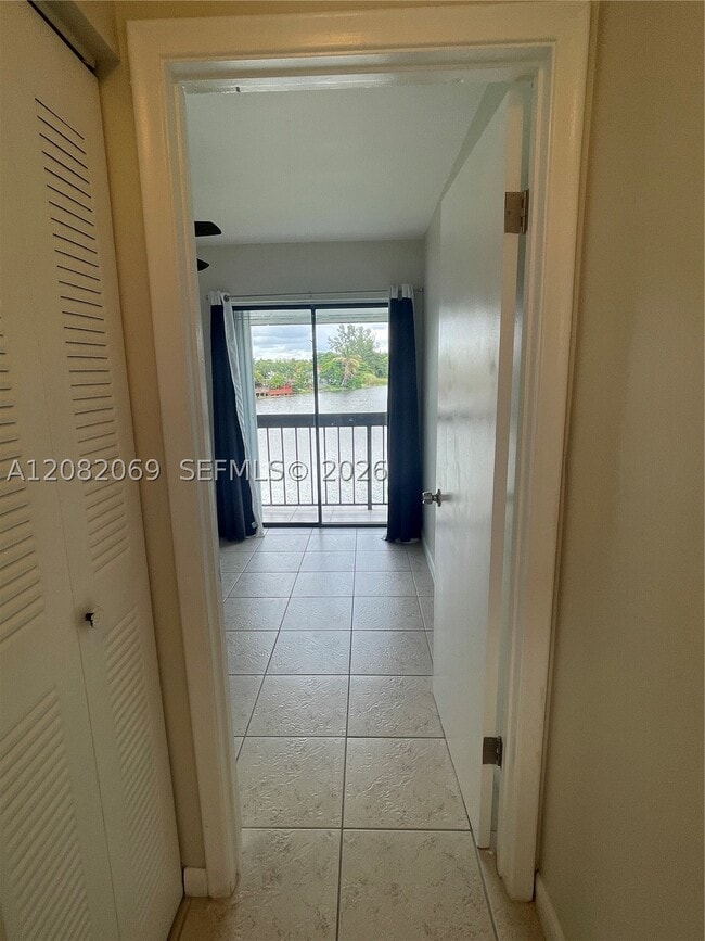 Building Photo - 1341 SW 124th Ct