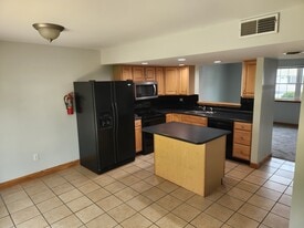 Building Photo - 175 Governors Park Rd