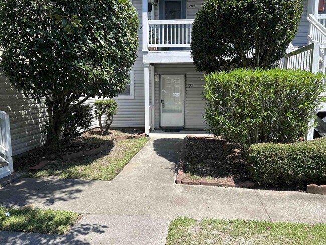Building Photo - 6850 King Arthur Rd