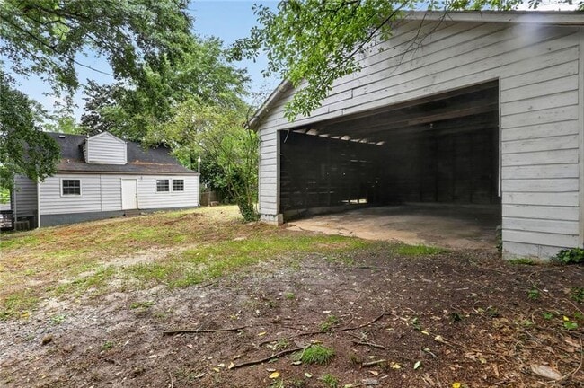 Building Photo - 2728 Winburn Terrace