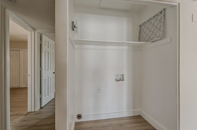 Building Photo - Beautifully remodeled 2bed/2ba Townhome - Ask about our Move-in Specials