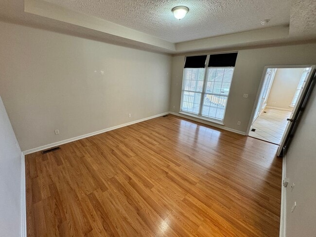 Building Photo - Comfortable 2-Bed, 2-Bath Home