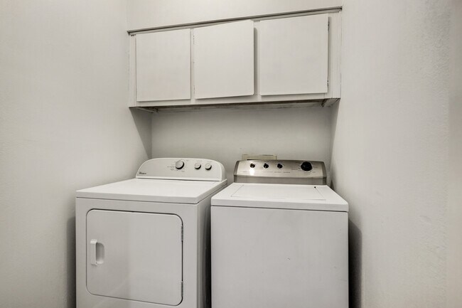 Building Photo - 1818 Augusta Dr