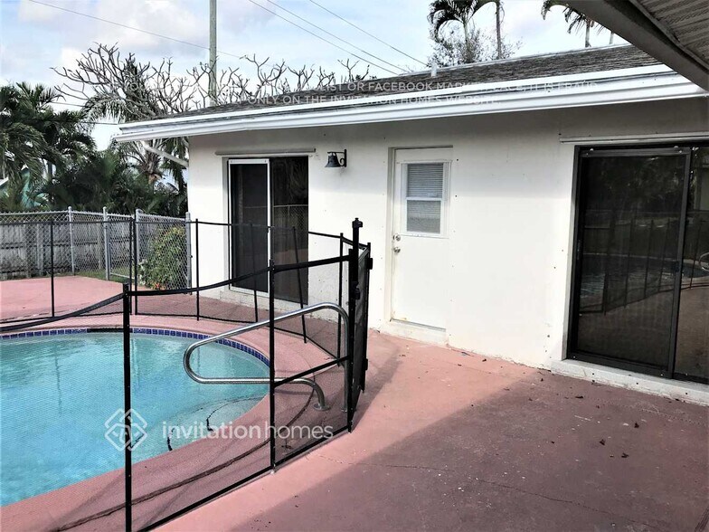 Building Photo - 2931 S Seacrest Blvd
