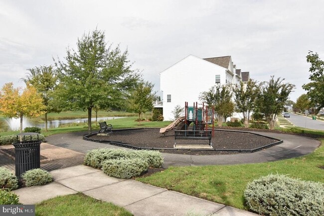 Building Photo - 20560 Charlotte Blvd