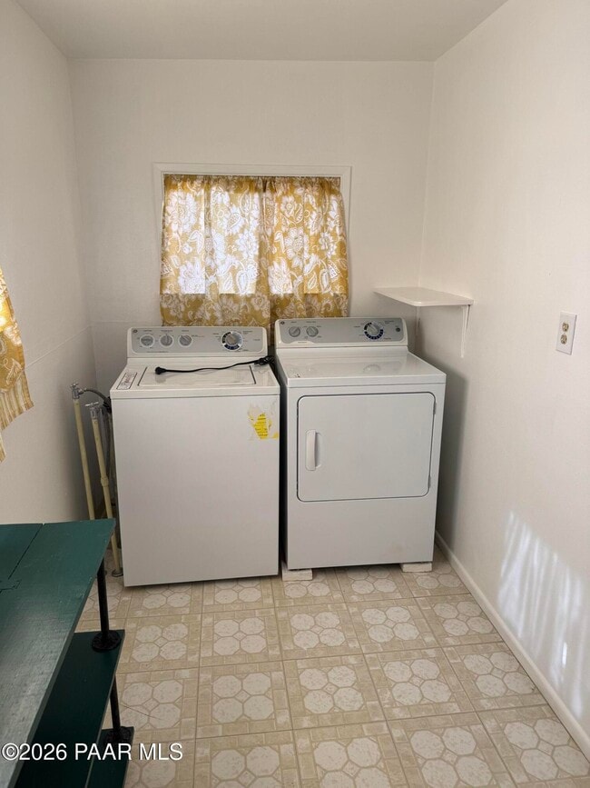 Building Photo - 627 Pinion Pl