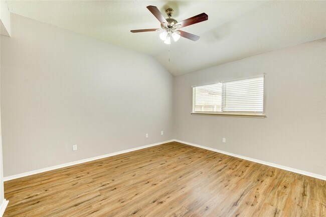 Building Photo - 5255 Beaverbrook Dr