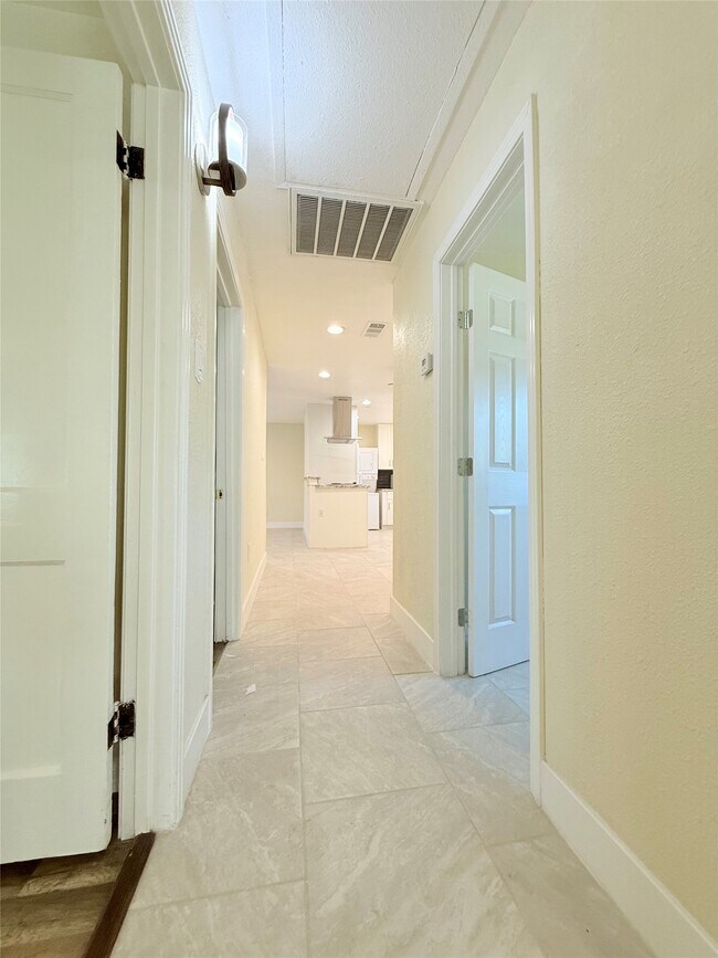 Building Photo - 207 Tidwell Rd