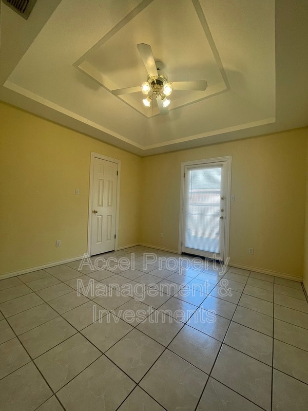 Building Photo - 512 Xanthisma Ave