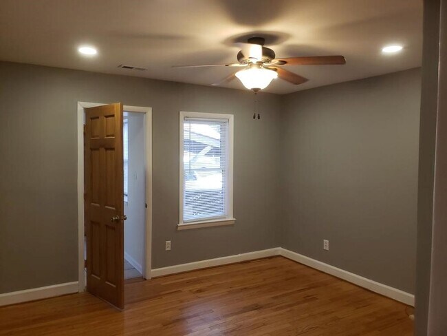 Building Photo - *Move in Savings* This exclusive offer won...
