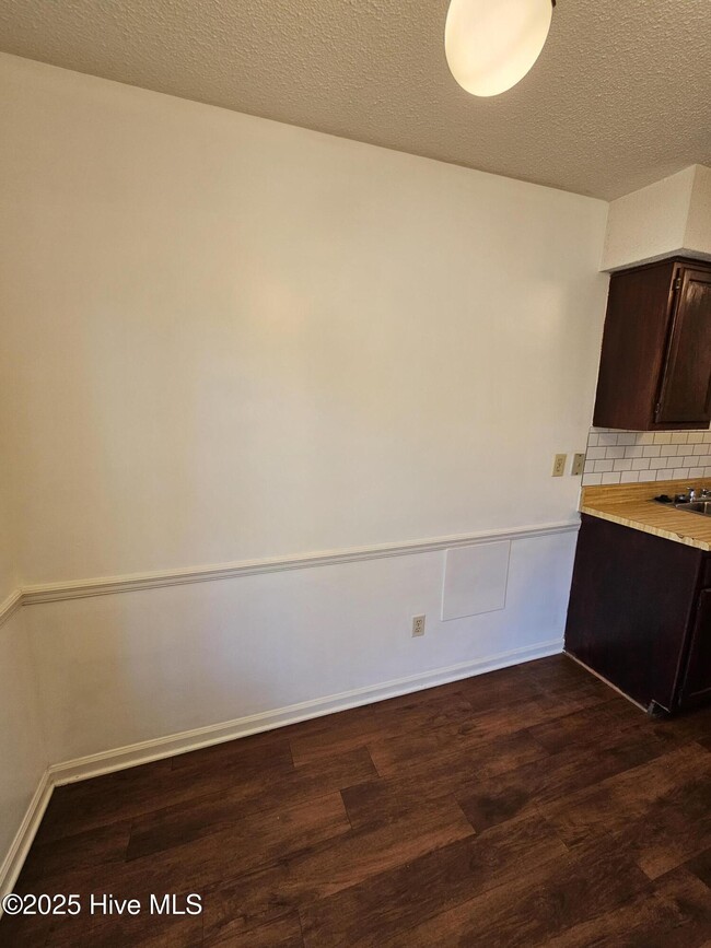 Building Photo - 201 Vandergrift Dr