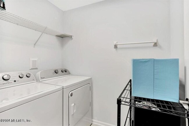 Building Photo - 511 Richmond Dr