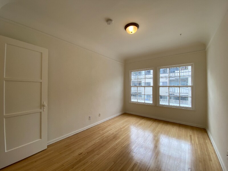 Building Photo - 9006 Burton Way