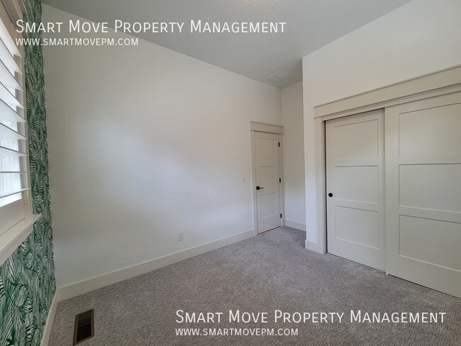 Building Photo - 2463 N Ashgrove Ln