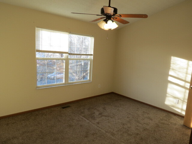 Building Photo - 4012 Cailin Dr