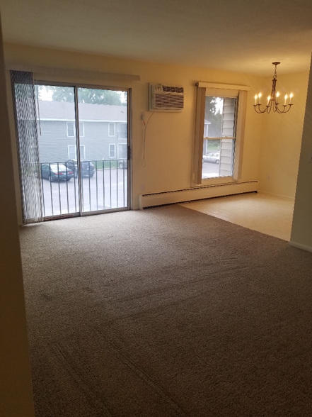 Building Photo - 930 6th St S