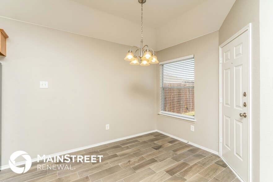 Building Photo - 717 Somerset Dr