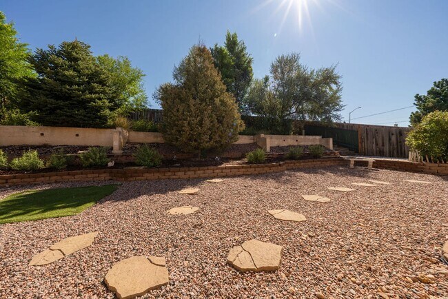 Building Photo - ***MOVE IN SPECIAL*** $500 OFF 1st MONTH'S...