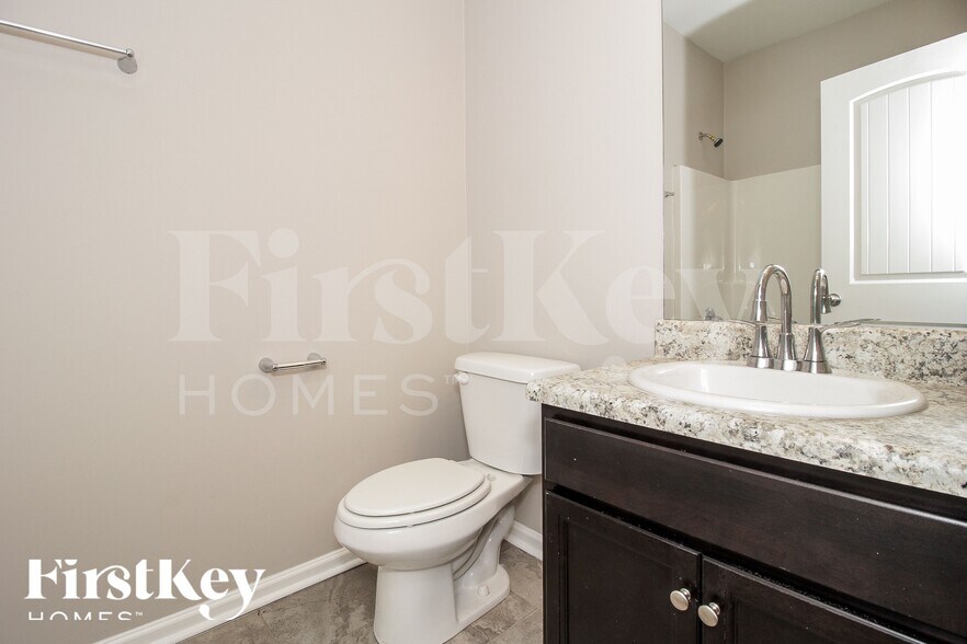 Building Photo - 3 Miles Dr