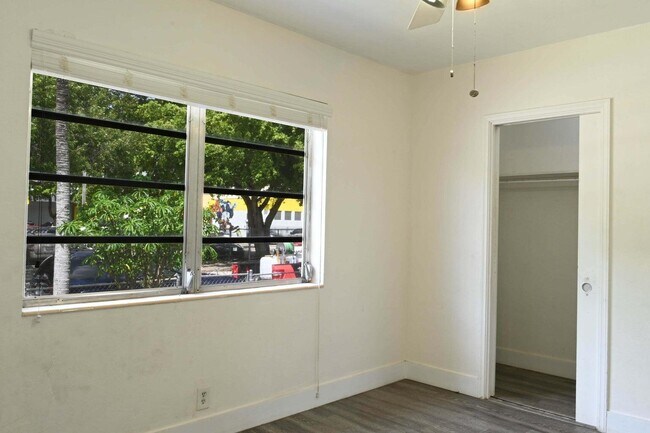 Building Photo - 321 NW 21st Ave