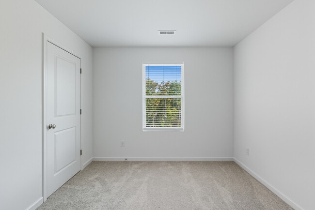 Building Photo - Viking Cove