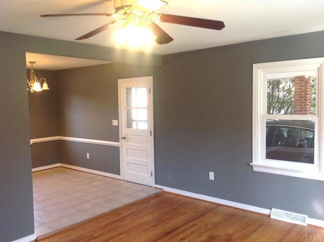 Building Photo - 1044 Ardmore Cir