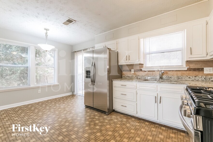 Building Photo - 680 Springhollow Ln SW