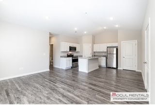 Building Photo - 602 E Martens Ct