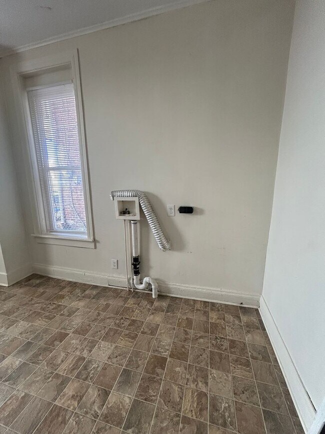 Building Photo - Spacious 3 bedroom uptown, Harrisburg