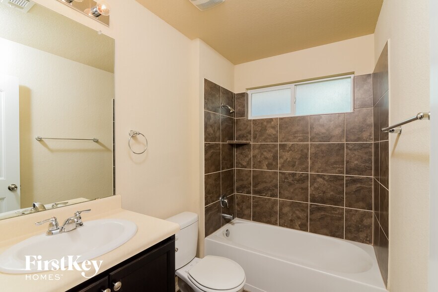 Building Photo - 7106 Phoebe View