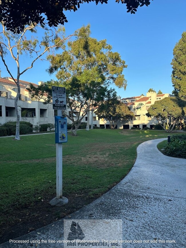 Building Photo - Welcome to this stunning 2-bedroom+loft, l...