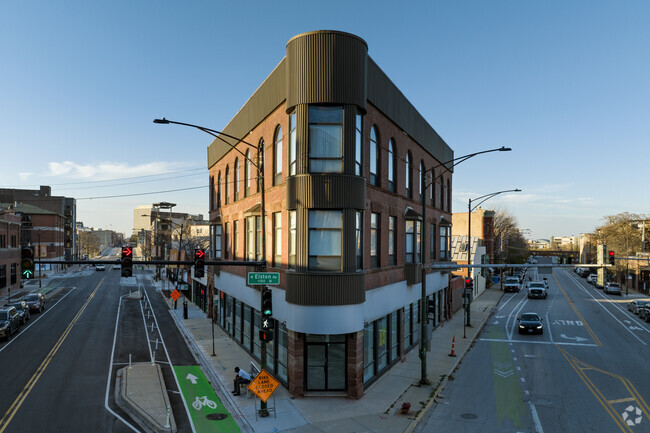 Building Photo - Flat Iron Building