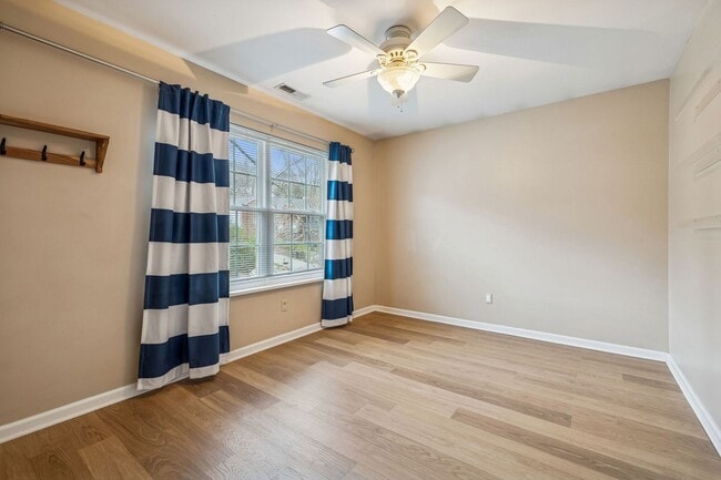 Building Photo - Discover exceptional convenience and comfort