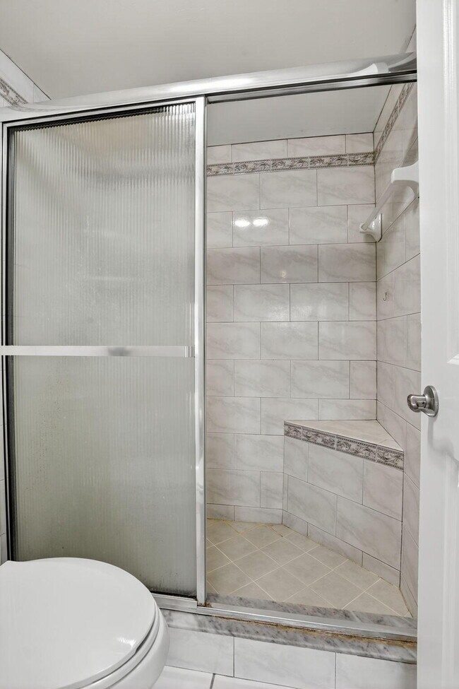 Building Photo - 10777 W Sample Rd