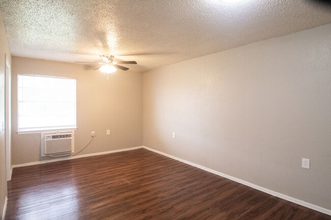 Living Room - Courtyard Park Apartments