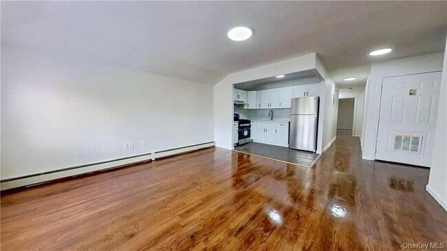 Building Photo - 24-07 Brookhaven Ave