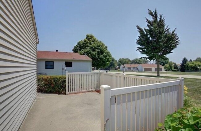 Building Photo - 2414 Heritage Dr